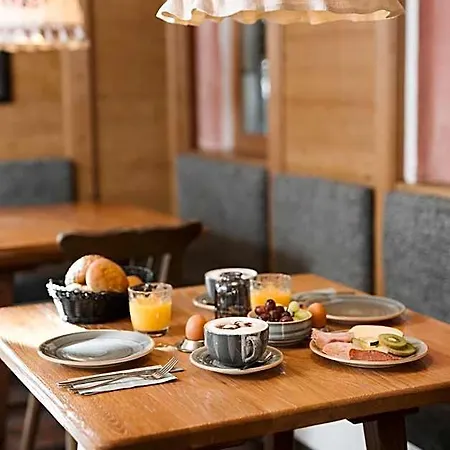 Promenade Otel 4*