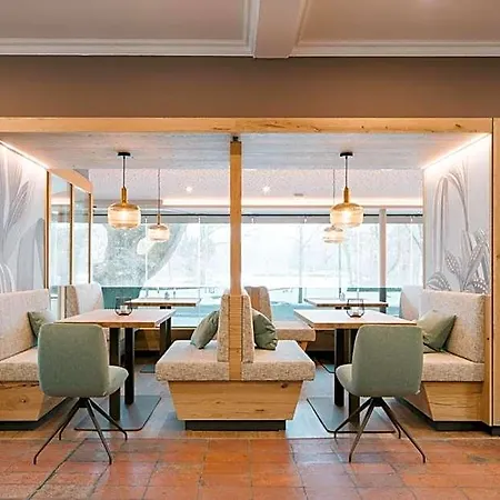 Promenade Hotel 4*